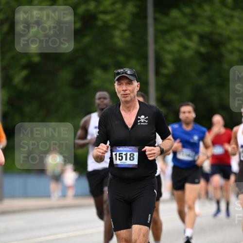29.06.2025 - hella hamburg halbmarathon Dr. Thomas Lammeyer http://msf.ph/oto/8510307 29.06.2025 10:33:31 Kennedybrücke 1518, 1557, 1694, 2010, 2699, 3179, 3311, 3445, 3717, 4349, 4362, 4373, 4395, 4700, 5167, 5249, 5250, 6285, 6632, 7832, 8560, 9714, 10068, 10198, 11249, 11269, 11376 meine-sportfotos.de
