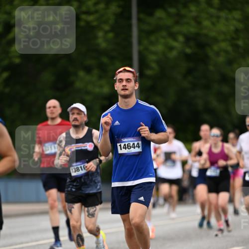 29.06.2025 - hella hamburg halbmarathon Dr. Thomas Lammeyer http://msf.ph/oto/8510350 29.06.2025 10:33:35 Kennedybrücke 1518, 1557, 1694, 1869, 2699, 3311, 3445, 4349, 4362, 4395, 4700, 5063, 5249, 5250, 6285, 7832, 8388, 8560, 9714, 10068, 10198, 11269, 11376 meine-sportfotos.de