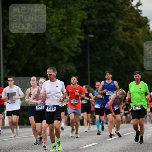 29.06.2025 - hella hamburg halbmarathon Dr. Thomas Lammeyer http://msf.ph/oto/8510363 29.06.2025 10:33:36 Kennedybrücke 1518, 1557, 1694, 1869, 2699, 3311, 3445, 4349, 4362, 4395, 4700, 5063, 5249, 5250, 6285, 7832, 8388, 8560, 9714, 10068, 10198, 11269, 11376 meine-sportfotos.de