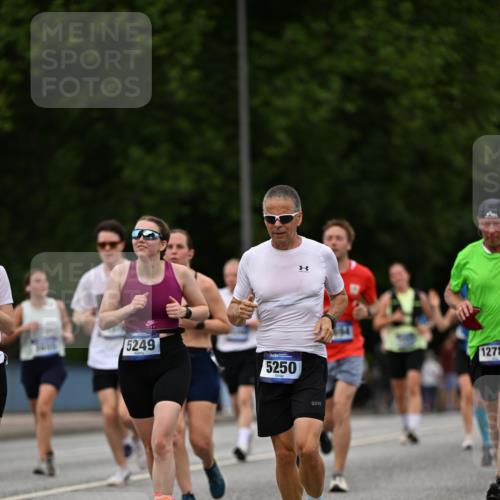 29.06.2025 - hella hamburg halbmarathon Dr. Thomas Lammeyer http://msf.ph/oto/8510391 29.06.2025 10:33:39 Kennedybrücke 1518, 1557, 1694, 1869, 2699, 3311, 4349, 4362, 4395, 4700, 4982, 5063, 5249, 5250, 5322, 6285, 7832, 8388, 8560, 10068, 10162, 11269, 11376 meine-sportfotos.de