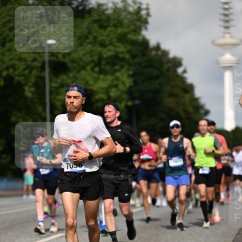 29.06.2025 - hella hamburg halbmarathon Dr. Thomas Lammeyer http://msf.ph/oto/8510491 29.06.2025 09:59:32 Kennedybrücke 1143, 1151, 1200, 1216, 1461, 1630, 1689, 1706, 2260, 3060, 3213, 3399, 3654, 3692, 3945, 4033, 4088, 4127, 4324, 4345, 4346, 4601, 4938, 5421, 5708, 6009, 6134, 6481, 6994, 7056, 7100, 7224, 7269, 7312, 7332, 7367, 7657, 8139, 8205, 8216, 8234, 8302, 8390, 8821, 8899, 8955, 8977, 9491, 9551, 9934, 10263, 10596, 10811, 11356 meine-sportfotos.de