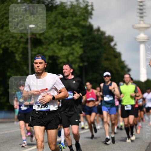 29.06.2025 - hella hamburg halbmarathon Dr. Thomas Lammeyer http://msf.ph/oto/8510492 29.06.2025 09:59:32 Kennedybrücke 1143, 1151, 1200, 1216, 1461, 1630, 1689, 1706, 2260, 3060, 3213, 3399, 3654, 3692, 3945, 4033, 4088, 4127, 4324, 4345, 4346, 4601, 4938, 5421, 5708, 6009, 6134, 6481, 6994, 7056, 7100, 7224, 7269, 7312, 7332, 7367, 7657, 8139, 8205, 8216, 8234, 8302, 8390, 8821, 8899, 8955, 8977, 9491, 9551, 9934, 10263, 10596, 10811, 11356 meine-sportfotos.de