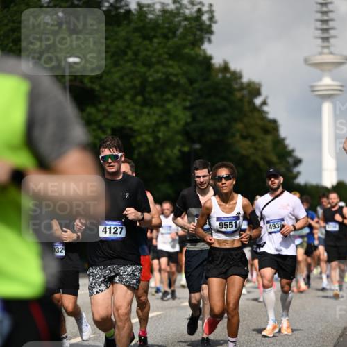 29.06.2025 - hella hamburg halbmarathon Dr. Thomas Lammeyer http://msf.ph/oto/8510524 29.06.2025 09:59:38 Kennedybrücke 1143, 1151, 1216, 1257, 1267, 1461, 1507, 1689, 1706, 2250, 2260, 2504, 2818, 2884, 3060, 3399, 3543, 3654, 3692, 3945, 4033, 4088, 4127, 4324, 4346, 4557, 4601, 4938, 5116, 5708, 6115, 6134, 6168, 6481, 6994, 7056, 7100, 7224, 7269, 7332, 7367, 7657, 8234, 8273, 8390, 8668, 8821, 8977, 9074, 9491, 9551, 9934, 10596, 10603, 10811, 11009, 11356 meine-sportfotos.de