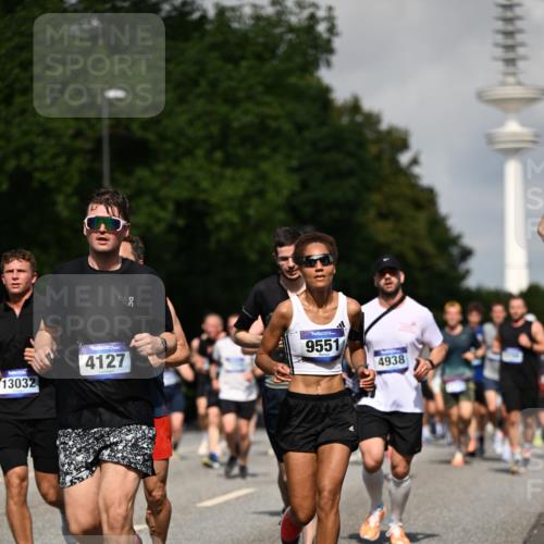 29.06.2025 - hella hamburg halbmarathon Dr. Thomas Lammeyer http://msf.ph/oto/8510529 29.06.2025 09:59:38 Kennedybrücke 1143, 1151, 1216, 1257, 1267, 1461, 1507, 1689, 1706, 2250, 2260, 2504, 2818, 2884, 3060, 3399, 3543, 3654, 3692, 3945, 4033, 4088, 4127, 4324, 4346, 4557, 4601, 4938, 5116, 5708, 6115, 6134, 6168, 6481, 6994, 7056, 7100, 7224, 7269, 7332, 7367, 7657, 8234, 8273, 8390, 8668, 8821, 8977, 9074, 9491, 9551, 9934, 10596, 10603, 10811, 11009, 11356 meine-sportfotos.de