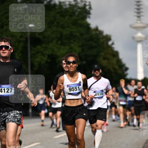 29.06.2025 - hella hamburg halbmarathon Dr. Thomas Lammeyer http://msf.ph/oto/8510533 29.06.2025 09:59:39 Kennedybrücke 1143, 1151, 1216, 1257, 1267, 1461, 1507, 1689, 1706, 2250, 2260, 2504, 2818, 2884, 3060, 3399, 3543, 3654, 3692, 3945, 4033, 4088, 4127, 4324, 4346, 4557, 4601, 4938, 5116, 5708, 6115, 6134, 6168, 6481, 6994, 7056, 7100, 7224, 7269, 7332, 7367, 7657, 8234, 8273, 8390, 8668, 8821, 8977, 9074, 9491, 9551, 9934, 10408, 10596, 10603, 10811, 11009, 11356 meine-sportfotos.de