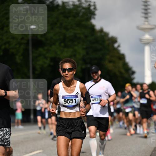29.06.2025 - hella hamburg halbmarathon Dr. Thomas Lammeyer http://msf.ph/oto/8510535 29.06.2025 09:59:39 Kennedybrücke 1143, 1151, 1216, 1257, 1267, 1461, 1507, 1689, 1706, 2250, 2260, 2504, 2818, 2884, 3060, 3399, 3543, 3654, 3692, 3945, 4033, 4088, 4127, 4324, 4346, 4557, 4601, 4938, 5116, 5708, 6115, 6134, 6168, 6481, 6994, 7056, 7100, 7224, 7269, 7332, 7367, 7657, 8234, 8273, 8390, 8668, 8821, 8977, 9074, 9491, 9551, 9934, 10408, 10596, 10603, 10811, 11009, 11356 meine-sportfotos.de