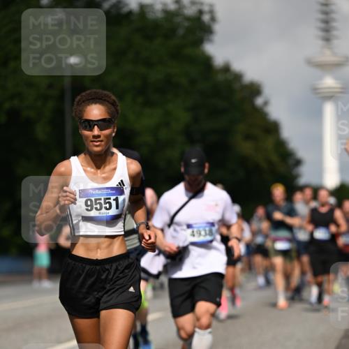 29.06.2025 - hella hamburg halbmarathon Dr. Thomas Lammeyer http://msf.ph/oto/8510538 29.06.2025 09:59:40 Kennedybrücke 1143, 1151, 1216, 1257, 1267, 1461, 1507, 1689, 1706, 2250, 2260, 2504, 2818, 2884, 3060, 3399, 3543, 3654, 3692, 3945, 4033, 4088, 4127, 4324, 4346, 4557, 4601, 4938, 5116, 5708, 6115, 6134, 6168, 6481, 6994, 7056, 7100, 7224, 7269, 7332, 7657, 8234, 8273, 8390, 8668, 8821, 8977, 9074, 9491, 9551, 9934, 10408, 10596, 10603, 10811, 11009 meine-sportfotos.de