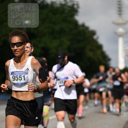 29.06.2025 - hella hamburg halbmarathon Dr. Thomas Lammeyer http://msf.ph/oto/8510540 29.06.2025 09:59:40 Kennedybrücke 1143, 1151, 1216, 1257, 1267, 1461, 1507, 1689, 1706, 2250, 2260, 2504, 2818, 2884, 3060, 3399, 3543, 3654, 3692, 3945, 4033, 4088, 4127, 4324, 4346, 4557, 4601, 4938, 5116, 5708, 6115, 6134, 6168, 6481, 6994, 7056, 7100, 7224, 7269, 7332, 7657, 8234, 8273, 8390, 8668, 8821, 8977, 9074, 9491, 9551, 9934, 10408, 10596, 10603, 10811, 11009 meine-sportfotos.de