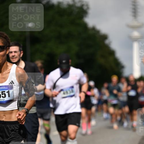 29.06.2025 - hella hamburg halbmarathon Dr. Thomas Lammeyer http://msf.ph/oto/8510542 29.06.2025 09:59:40 Kennedybrücke 1143, 1151, 1216, 1257, 1267, 1461, 1507, 1689, 1706, 2250, 2260, 2504, 2818, 2884, 3060, 3399, 3543, 3654, 3692, 3945, 4033, 4088, 4127, 4324, 4346, 4557, 4601, 4938, 5116, 5708, 6115, 6134, 6168, 6481, 6994, 7056, 7100, 7224, 7269, 7332, 7657, 8234, 8273, 8390, 8668, 8821, 8977, 9074, 9491, 9551, 9934, 10408, 10596, 10603, 10811, 11009 meine-sportfotos.de
