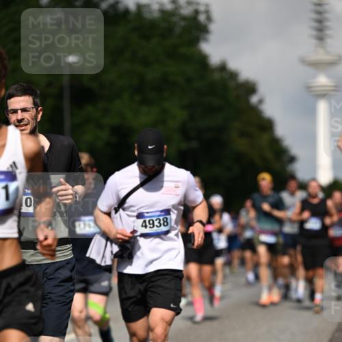 29.06.2025 - hella hamburg halbmarathon Dr. Thomas Lammeyer http://msf.ph/oto/8510543 29.06.2025 09:59:40 Kennedybrücke 1143, 1151, 1216, 1257, 1267, 1461, 1507, 1689, 1706, 2250, 2260, 2504, 2818, 2884, 3060, 3399, 3543, 3654, 3692, 3945, 4033, 4088, 4127, 4324, 4346, 4557, 4601, 4938, 5116, 5708, 6115, 6134, 6168, 6481, 6994, 7056, 7100, 7224, 7269, 7332, 7657, 8234, 8273, 8390, 8668, 8821, 8977, 9074, 9491, 9551, 9934, 10408, 10596, 10603, 10811, 11009 meine-sportfotos.de