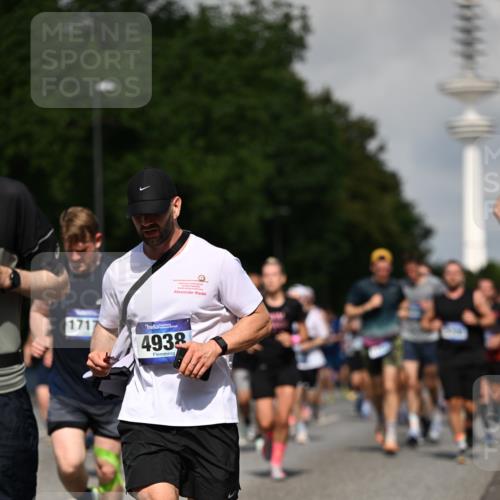 29.06.2025 - hella hamburg halbmarathon Dr. Thomas Lammeyer http://msf.ph/oto/8510546 29.06.2025 09:59:41 Kennedybrücke 1143, 1151, 1216, 1257, 1267, 1461, 1507, 1689, 1976, 2250, 2260, 2504, 2818, 2884, 3060, 3399, 3543, 3654, 3945, 4033, 4088, 4127, 4324, 4346, 4557, 4601, 4938, 5116, 5708, 6115, 6134, 6168, 6481, 6994, 7056, 7100, 7224, 7269, 7332, 7657, 8234, 8273, 8390, 8668, 8821, 8977, 9074, 9491, 9551, 9934, 10408, 10596, 10603, 10811, 11009 meine-sportfotos.de