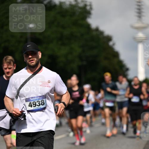 29.06.2025 - hella hamburg halbmarathon Dr. Thomas Lammeyer http://msf.ph/oto/8510548 29.06.2025 09:59:41 Kennedybrücke 1143, 1151, 1216, 1257, 1267, 1461, 1507, 1689, 1976, 2250, 2260, 2504, 2818, 2884, 3060, 3399, 3543, 3654, 3945, 4033, 4088, 4127, 4324, 4346, 4557, 4601, 4938, 5116, 5708, 6115, 6134, 6168, 6481, 6994, 7056, 7100, 7224, 7269, 7332, 7657, 8234, 8273, 8390, 8668, 8821, 8977, 9074, 9491, 9551, 9934, 10408, 10596, 10603, 10811, 11009 meine-sportfotos.de