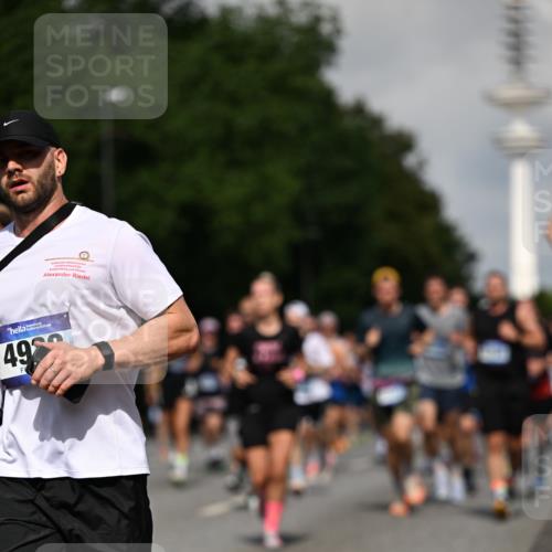 29.06.2025 - hella hamburg halbmarathon Dr. Thomas Lammeyer http://msf.ph/oto/8510550 29.06.2025 09:59:41 Kennedybrücke 1143, 1151, 1216, 1257, 1267, 1461, 1507, 1689, 1976, 2250, 2260, 2504, 2818, 2884, 3060, 3399, 3543, 3654, 3945, 4033, 4088, 4127, 4324, 4346, 4557, 4601, 4938, 5116, 5708, 6115, 6134, 6168, 6481, 6994, 7056, 7100, 7224, 7269, 7332, 7657, 8234, 8273, 8390, 8668, 8821, 8977, 9074, 9491, 9551, 9934, 10408, 10596, 10603, 10811, 11009 meine-sportfotos.de