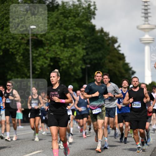 29.06.2025 - hella hamburg halbmarathon Dr. Thomas Lammeyer http://msf.ph/oto/8510556 29.06.2025 09:59:42 Kennedybrücke 1143, 1151, 1216, 1257, 1267, 1461, 1507, 1592, 1689, 1976, 2250, 2260, 2504, 2818, 2884, 3060, 3399, 3543, 3654, 3945, 4033, 4127, 4324, 4346, 4557, 4601, 4938, 5116, 5708, 6115, 6134, 6168, 6481, 6994, 7056, 7100, 7224, 7269, 7332, 7657, 8234, 8273, 8390, 8668, 8821, 8977, 8989, 9074, 9491, 9551, 9934, 10408, 10596, 10603, 10811, 10895, 11009 meine-sportfotos.de