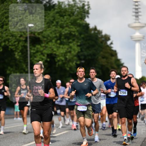 29.06.2025 - hella hamburg halbmarathon Dr. Thomas Lammeyer http://msf.ph/oto/8510559 29.06.2025 09:59:43 Kennedybrücke 1143, 1151, 1216, 1257, 1267, 1461, 1507, 1592, 1689, 1976, 2250, 2260, 2504, 2818, 2884, 3060, 3399, 3543, 3654, 3945, 4033, 4127, 4346, 4557, 4601, 4938, 5116, 5708, 6115, 6134, 6168, 6481, 6994, 7056, 7100, 7224, 7269, 7332, 7657, 8273, 8390, 8668, 8821, 8977, 8989, 9074, 9491, 9551, 9934, 10408, 10596, 10603, 10811, 10895, 11009 meine-sportfotos.de