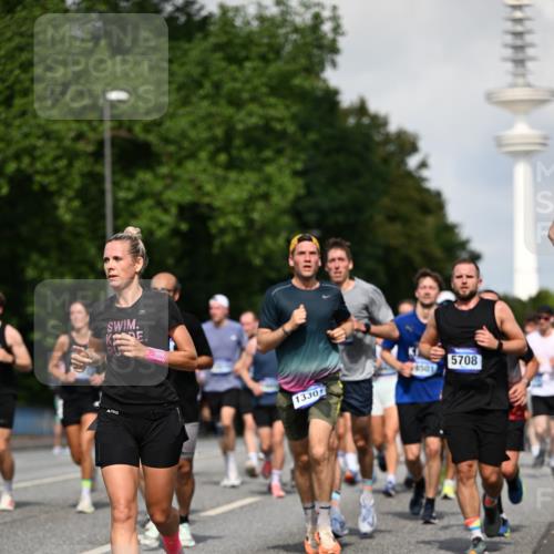 29.06.2025 - hella hamburg halbmarathon Dr. Thomas Lammeyer http://msf.ph/oto/8510560 29.06.2025 09:59:43 Kennedybrücke 1143, 1151, 1216, 1257, 1267, 1461, 1507, 1592, 1689, 1976, 2250, 2260, 2504, 2818, 2884, 3060, 3399, 3543, 3654, 3945, 4033, 4127, 4346, 4557, 4601, 4938, 5116, 5708, 6115, 6134, 6168, 6481, 6994, 7056, 7100, 7224, 7269, 7332, 7657, 8273, 8390, 8668, 8821, 8977, 8989, 9074, 9491, 9551, 9934, 10408, 10596, 10603, 10811, 10895, 11009 meine-sportfotos.de
