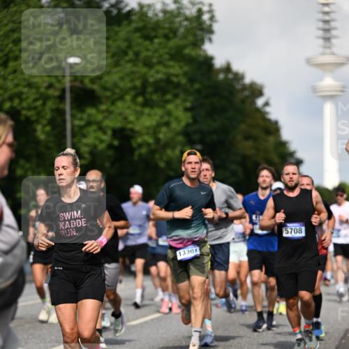 29.06.2025 - hella hamburg halbmarathon Dr. Thomas Lammeyer http://msf.ph/oto/8510561 29.06.2025 09:59:43 Kennedybrücke 1143, 1151, 1216, 1257, 1267, 1461, 1507, 1592, 1689, 1976, 2250, 2260, 2504, 2818, 2884, 3060, 3399, 3543, 3654, 3945, 4033, 4127, 4346, 4557, 4601, 4938, 5116, 5708, 6115, 6134, 6168, 6481, 6994, 7056, 7100, 7224, 7269, 7332, 7657, 8273, 8390, 8668, 8821, 8977, 8989, 9074, 9491, 9551, 9934, 10408, 10596, 10603, 10811, 10895, 11009 meine-sportfotos.de