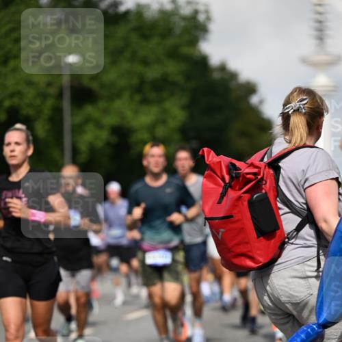 29.06.2025 - hella hamburg halbmarathon Dr. Thomas Lammeyer http://msf.ph/oto/8510564 29.06.2025 09:59:43 Kennedybrücke 1143, 1151, 1216, 1257, 1267, 1461, 1507, 1592, 1689, 1976, 2250, 2260, 2504, 2818, 2884, 3060, 3399, 3543, 3654, 3945, 4033, 4127, 4346, 4557, 4601, 4938, 5116, 5708, 6115, 6134, 6168, 6481, 6994, 7056, 7100, 7224, 7269, 7332, 7657, 8273, 8390, 8668, 8821, 8977, 8989, 9074, 9491, 9551, 9934, 10408, 10596, 10603, 10811, 10895, 11009 meine-sportfotos.de