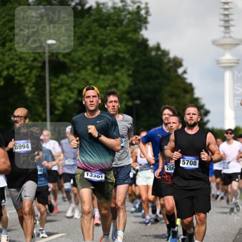 29.06.2025 - hella hamburg halbmarathon Dr. Thomas Lammeyer http://msf.ph/oto/8510566 29.06.2025 09:59:44 Kennedybrücke 1143, 1151, 1216, 1257, 1267, 1452, 1461, 1507, 1592, 1689, 1976, 2250, 2260, 2504, 2818, 2884, 3060, 3399, 3543, 3654, 3945, 4033, 4127, 4346, 4557, 4601, 4938, 5116, 5708, 6115, 6134, 6168, 6481, 6994, 7056, 7100, 7224, 7269, 7332, 7657, 8273, 8390, 8668, 8821, 8989, 9074, 9491, 9551, 9934, 10408, 10596, 10603, 10811, 10895, 11009 meine-sportfotos.de