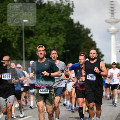 29.06.2025 - hella hamburg halbmarathon Dr. Thomas Lammeyer http://msf.ph/oto/8510567 29.06.2025 09:59:44 Kennedybrücke 1143, 1151, 1216, 1257, 1267, 1452, 1461, 1507, 1592, 1689, 1976, 2250, 2260, 2504, 2818, 2884, 3060, 3399, 3543, 3654, 3945, 4033, 4127, 4346, 4557, 4601, 4938, 5116, 5708, 6115, 6134, 6168, 6481, 6994, 7056, 7100, 7224, 7269, 7332, 7657, 8273, 8390, 8668, 8821, 8989, 9074, 9491, 9551, 9934, 10408, 10596, 10603, 10811, 10895, 11009 meine-sportfotos.de