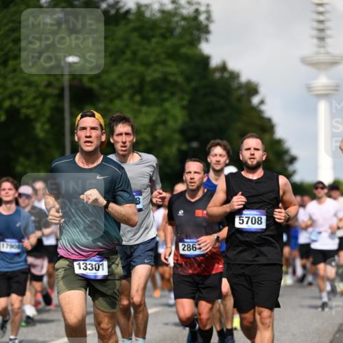 29.06.2025 - hella hamburg halbmarathon Dr. Thomas Lammeyer http://msf.ph/oto/8510571 29.06.2025 09:59:45 Kennedybrücke 1143, 1151, 1216, 1257, 1267, 1452, 1461, 1507, 1592, 1689, 1976, 2250, 2260, 2504, 2818, 2884, 3060, 3399, 3543, 3654, 3945, 4033, 4127, 4346, 4557, 4938, 5116, 5708, 6115, 6134, 6168, 6481, 6994, 7100, 7224, 7269, 7332, 7657, 8273, 8390, 8668, 8821, 8989, 9074, 9491, 9551, 9934, 10408, 10596, 10603, 10811, 10895, 11009 meine-sportfotos.de