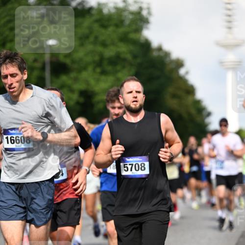 29.06.2025 - hella hamburg halbmarathon Dr. Thomas Lammeyer http://msf.ph/oto/8510579 29.06.2025 09:59:46 Kennedybrücke 1061, 1143, 1151, 1216, 1257, 1267, 1452, 1461, 1507, 1592, 1689, 1976, 2250, 2260, 2504, 2818, 2884, 3060, 3399, 3543, 3654, 3945, 4033, 4127, 4346, 4557, 4938, 5116, 5708, 6115, 6134, 6168, 6481, 6994, 7100, 7224, 7269, 7332, 7657, 8273, 8390, 8668, 8821, 8989, 9074, 9491, 9551, 9934, 10408, 10596, 10603, 10811, 10895, 11009 meine-sportfotos.de