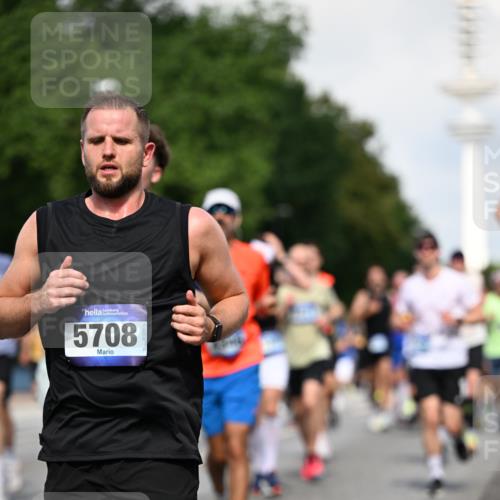 29.06.2025 - hella hamburg halbmarathon Dr. Thomas Lammeyer http://msf.ph/oto/8510585 29.06.2025 09:59:47 Kennedybrücke 1061, 1143, 1151, 1216, 1257, 1267, 1452, 1507, 1592, 1689, 1976, 2250, 2260, 2504, 2818, 2884, 3060, 3399, 3543, 3654, 3945, 4033, 4127, 4346, 4557, 4938, 5116, 5607, 5708, 6115, 6134, 6168, 6481, 6994, 7100, 7224, 7269, 7332, 7657, 8273, 8390, 8668, 8821, 8989, 9074, 9491, 9551, 9934, 10408, 10596, 10603, 10811, 10895, 11009 meine-sportfotos.de