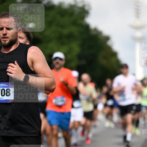 29.06.2025 - hella hamburg halbmarathon Dr. Thomas Lammeyer http://msf.ph/oto/8510589 29.06.2025 09:59:47 Kennedybrücke 1061, 1143, 1151, 1216, 1257, 1267, 1452, 1507, 1592, 1689, 1976, 2250, 2260, 2504, 2818, 2884, 3060, 3399, 3543, 3654, 3945, 4033, 4127, 4346, 4557, 4938, 5116, 5607, 5708, 6115, 6134, 6168, 6481, 6994, 7100, 7224, 7269, 7332, 7657, 8273, 8390, 8668, 8821, 8989, 9074, 9491, 9551, 9934, 10408, 10596, 10603, 10811, 10895, 11009 meine-sportfotos.de