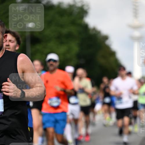 29.06.2025 - hella hamburg halbmarathon Dr. Thomas Lammeyer http://msf.ph/oto/8510591 29.06.2025 09:59:47 Kennedybrücke 1061, 1143, 1151, 1216, 1257, 1267, 1452, 1507, 1592, 1689, 1976, 2250, 2260, 2504, 2818, 2884, 3060, 3399, 3543, 3654, 3945, 4033, 4127, 4346, 4557, 4938, 5116, 5607, 5708, 6115, 6134, 6168, 6481, 6994, 7100, 7224, 7269, 7332, 7657, 8273, 8390, 8668, 8821, 8989, 9074, 9491, 9551, 9934, 10408, 10596, 10603, 10811, 10895, 11009 meine-sportfotos.de
