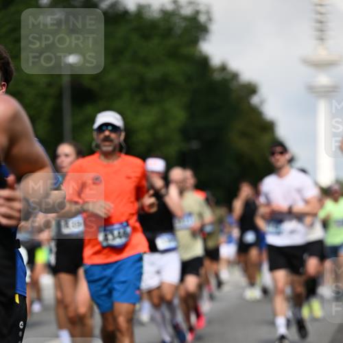 29.06.2025 - hella hamburg halbmarathon Dr. Thomas Lammeyer http://msf.ph/oto/8510595 29.06.2025 09:59:48 Kennedybrücke 1061, 1143, 1151, 1216, 1257, 1267, 1452, 1507, 1592, 1689, 1976, 2250, 2260, 2504, 2818, 2884, 3060, 3399, 3543, 3945, 4033, 4127, 4346, 4557, 4938, 5116, 5607, 5708, 6115, 6134, 6168, 6481, 6994, 7100, 7224, 7332, 8273, 8390, 8668, 8821, 8989, 9074, 9491, 9551, 9934, 10408, 10596, 10603, 10811, 10895, 11009 meine-sportfotos.de