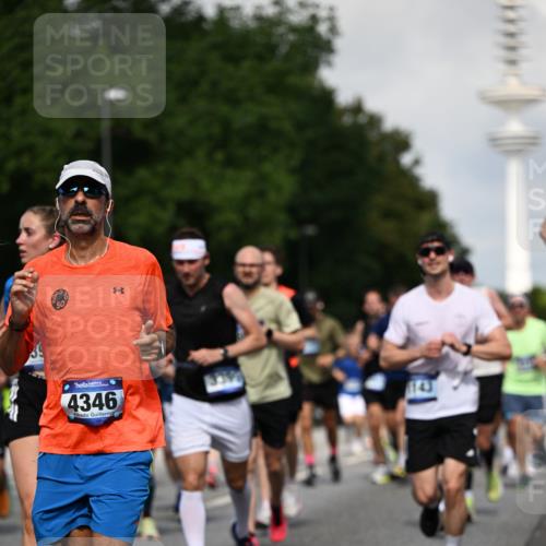 29.06.2025 - hella hamburg halbmarathon Dr. Thomas Lammeyer http://msf.ph/oto/8510603 29.06.2025 09:59:48 Kennedybrücke 1061, 1143, 1151, 1216, 1257, 1267, 1452, 1507, 1592, 1689, 1976, 2250, 2260, 2504, 2818, 2884, 3060, 3399, 3543, 3945, 4033, 4127, 4346, 4557, 4938, 5116, 5607, 5708, 6115, 6134, 6168, 6481, 6994, 7100, 7224, 7332, 8273, 8390, 8668, 8821, 8989, 9074, 9491, 9551, 9934, 10408, 10596, 10603, 10811, 10895, 11009 meine-sportfotos.de
