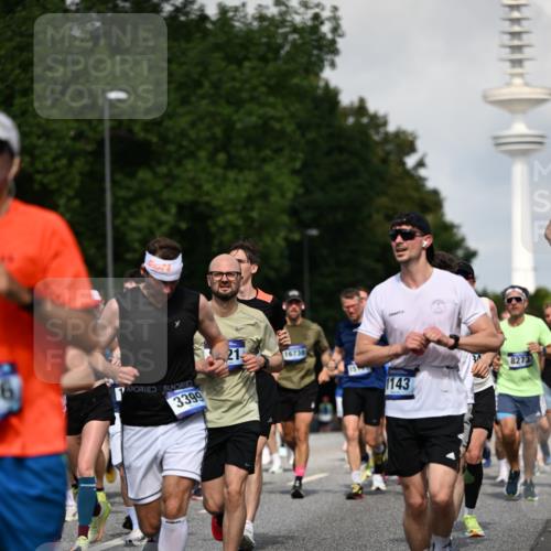 29.06.2025 - hella hamburg halbmarathon Dr. Thomas Lammeyer http://msf.ph/oto/8510608 29.06.2025 09:59:49 Kennedybrücke 1061, 1120, 1143, 1151, 1216, 1257, 1267, 1452, 1507, 1592, 1689, 1976, 2250, 2260, 2504, 2818, 2884, 3060, 3399, 3543, 3945, 4033, 4127, 4346, 4557, 4938, 5116, 5607, 5708, 6115, 6134, 6168, 6481, 6994, 7100, 7224, 7332, 7943, 8273, 8390, 8668, 8821, 8989, 9074, 9551, 9934, 10408, 10596, 10603, 10811, 10895, 11009 meine-sportfotos.de
