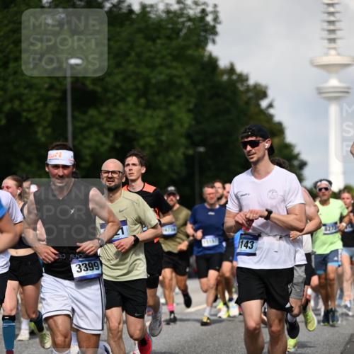 29.06.2025 - hella hamburg halbmarathon Dr. Thomas Lammeyer http://msf.ph/oto/8510614 29.06.2025 09:59:49 Kennedybrücke 1061, 1120, 1143, 1151, 1216, 1257, 1267, 1452, 1507, 1592, 1689, 1976, 2250, 2260, 2504, 2818, 2884, 3060, 3399, 3543, 3945, 4033, 4127, 4346, 4557, 4938, 5116, 5607, 5708, 6115, 6134, 6168, 6481, 6994, 7100, 7224, 7332, 7943, 8273, 8390, 8668, 8821, 8989, 9074, 9551, 9934, 10408, 10596, 10603, 10811, 10895, 11009 meine-sportfotos.de