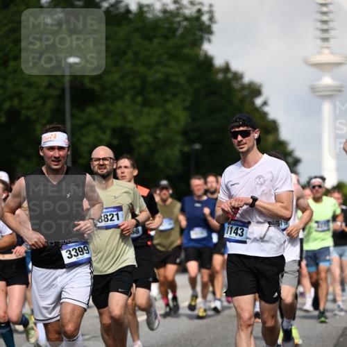 29.06.2025 - hella hamburg halbmarathon Dr. Thomas Lammeyer http://msf.ph/oto/8510616 29.06.2025 09:59:49 Kennedybrücke 1061, 1120, 1143, 1151, 1216, 1257, 1267, 1452, 1507, 1592, 1689, 1976, 2250, 2260, 2504, 2818, 2884, 3060, 3399, 3543, 3945, 4033, 4127, 4346, 4557, 4938, 5116, 5607, 5708, 6115, 6134, 6168, 6481, 6994, 7100, 7224, 7332, 7943, 8273, 8390, 8668, 8821, 8989, 9074, 9551, 9934, 10408, 10596, 10603, 10811, 10895, 11009 meine-sportfotos.de