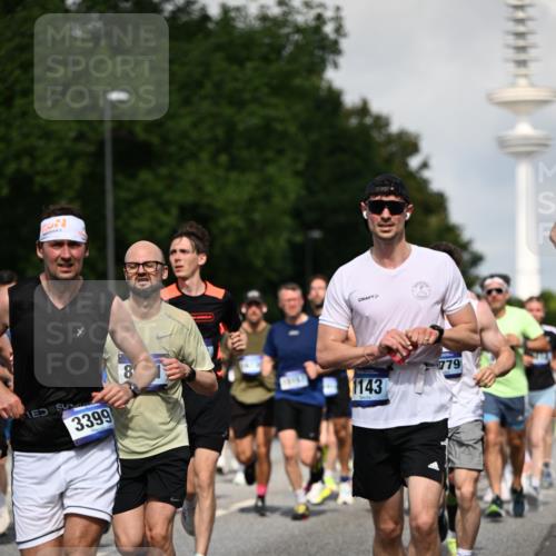 29.06.2025 - hella hamburg halbmarathon Dr. Thomas Lammeyer http://msf.ph/oto/8510620 29.06.2025 09:59:49 Kennedybrücke 1061, 1120, 1143, 1151, 1216, 1257, 1267, 1452, 1507, 1592, 1689, 1976, 2250, 2260, 2504, 2818, 2884, 3060, 3399, 3543, 3945, 4033, 4127, 4346, 4557, 4938, 5116, 5607, 5708, 6115, 6134, 6168, 6481, 6994, 7100, 7224, 7332, 7943, 8273, 8390, 8668, 8821, 8989, 9074, 9551, 9934, 10408, 10596, 10603, 10811, 10895, 11009 meine-sportfotos.de