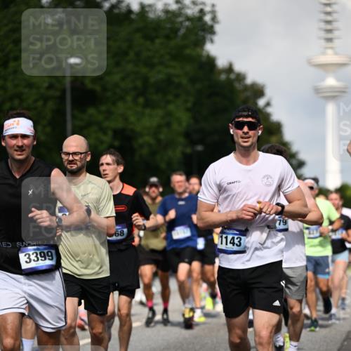 29.06.2025 - hella hamburg halbmarathon Dr. Thomas Lammeyer http://msf.ph/oto/8510622 29.06.2025 09:59:49 Kennedybrücke 1061, 1120, 1143, 1151, 1216, 1257, 1267, 1452, 1507, 1592, 1689, 1976, 2250, 2260, 2504, 2818, 2884, 3060, 3399, 3543, 3945, 4033, 4127, 4346, 4557, 4938, 5116, 5607, 5708, 6115, 6134, 6168, 6481, 6994, 7100, 7224, 7332, 7943, 8273, 8390, 8668, 8821, 8989, 9074, 9551, 9934, 10408, 10596, 10603, 10811, 10895, 11009 meine-sportfotos.de
