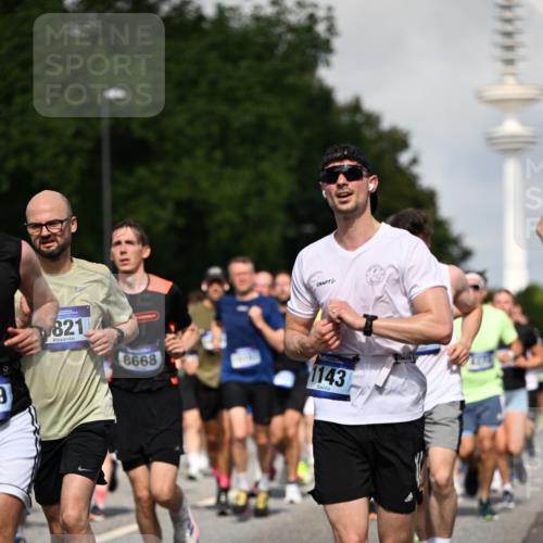 29.06.2025 - hella hamburg halbmarathon Dr. Thomas Lammeyer http://msf.ph/oto/8510628 29.06.2025 09:59:50 Kennedybrücke 1061, 1120, 1143, 1216, 1257, 1267, 1452, 1507, 1592, 1976, 2250, 2260, 2504, 2818, 2884, 2953, 3060, 3399, 3543, 3945, 4033, 4127, 4346, 4557, 4938, 5116, 5607, 5708, 6115, 6134, 6168, 6481, 6994, 7100, 7224, 7332, 7943, 8273, 8390, 8668, 8821, 8989, 9074, 9551, 9934, 10408, 10596, 10603, 10811, 10895, 11009 meine-sportfotos.de