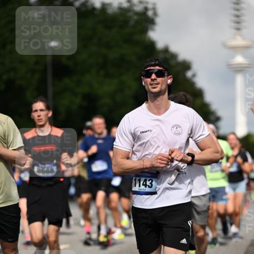29.06.2025 - hella hamburg halbmarathon Dr. Thomas Lammeyer http://msf.ph/oto/8510631 29.06.2025 09:59:50 Kennedybrücke 1061, 1120, 1143, 1216, 1257, 1267, 1452, 1507, 1592, 1976, 2250, 2260, 2504, 2818, 2884, 2953, 3060, 3399, 3543, 3945, 4033, 4127, 4346, 4557, 4938, 5116, 5607, 5708, 6115, 6134, 6168, 6481, 6994, 7100, 7224, 7332, 7943, 8273, 8390, 8668, 8821, 8989, 9074, 9551, 9934, 10408, 10596, 10603, 10811, 10895, 11009 meine-sportfotos.de