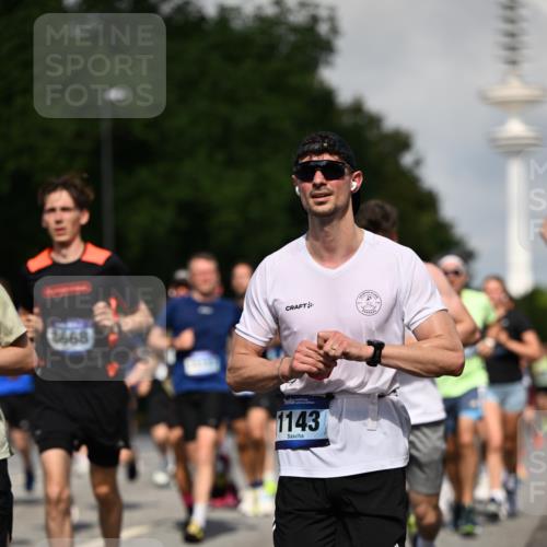 29.06.2025 - hella hamburg halbmarathon Dr. Thomas Lammeyer http://msf.ph/oto/8510633 29.06.2025 09:59:50 Kennedybrücke 1061, 1120, 1143, 1216, 1257, 1267, 1452, 1507, 1592, 1976, 2250, 2260, 2504, 2818, 2884, 2953, 3060, 3399, 3543, 3945, 4033, 4127, 4346, 4557, 4938, 5116, 5607, 5708, 6115, 6134, 6168, 6481, 6994, 7100, 7224, 7332, 7943, 8273, 8390, 8668, 8821, 8989, 9074, 9551, 9934, 10408, 10596, 10603, 10811, 10895, 11009 meine-sportfotos.de