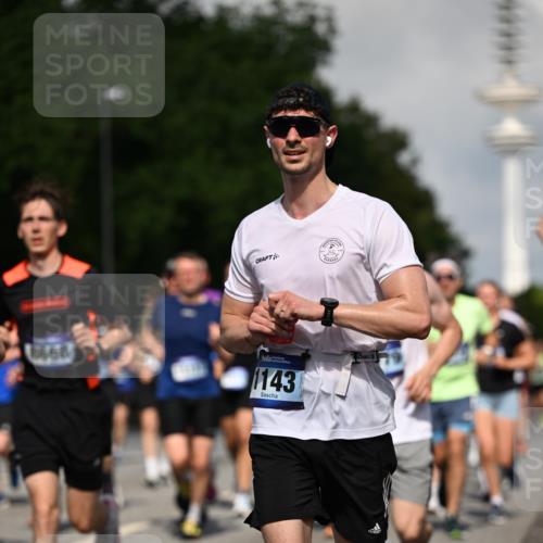 29.06.2025 - hella hamburg halbmarathon Dr. Thomas Lammeyer http://msf.ph/oto/8510635 29.06.2025 09:59:51 Kennedybrücke 1061, 1120, 1143, 1216, 1257, 1267, 1452, 1507, 1592, 1976, 2250, 2260, 2504, 2818, 2884, 2953, 3060, 3399, 3543, 3945, 4127, 4346, 4557, 4938, 5116, 5607, 5708, 6115, 6134, 6168, 6481, 6994, 7100, 7224, 7583, 7943, 8273, 8390, 8668, 8821, 8989, 9074, 9551, 10408, 10596, 10603, 10811, 10895, 11009 meine-sportfotos.de