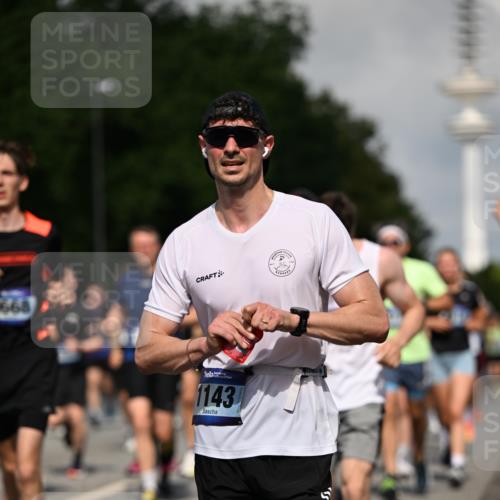 29.06.2025 - hella hamburg halbmarathon Dr. Thomas Lammeyer http://msf.ph/oto/8510638 29.06.2025 09:59:51 Kennedybrücke 1061, 1120, 1143, 1216, 1257, 1267, 1452, 1507, 1592, 1976, 2250, 2260, 2504, 2818, 2884, 2953, 3060, 3399, 3543, 3945, 4127, 4346, 4557, 4938, 5116, 5607, 5708, 6115, 6134, 6168, 6481, 6994, 7100, 7224, 7583, 7943, 8273, 8390, 8668, 8821, 8989, 9074, 9551, 10408, 10596, 10603, 10811, 10895, 11009 meine-sportfotos.de