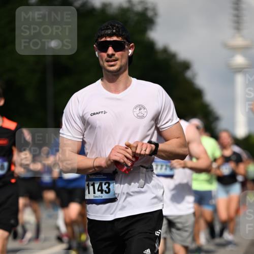 29.06.2025 - hella hamburg halbmarathon Dr. Thomas Lammeyer http://msf.ph/oto/8510641 29.06.2025 09:59:51 Kennedybrücke 1061, 1120, 1143, 1216, 1257, 1267, 1452, 1507, 1592, 1976, 2250, 2260, 2504, 2818, 2884, 2953, 3060, 3399, 3543, 3945, 4127, 4346, 4557, 4938, 5116, 5607, 5708, 6115, 6134, 6168, 6481, 6994, 7100, 7224, 7583, 7943, 8273, 8390, 8668, 8821, 8989, 9074, 9551, 10408, 10596, 10603, 10811, 10895, 11009 meine-sportfotos.de