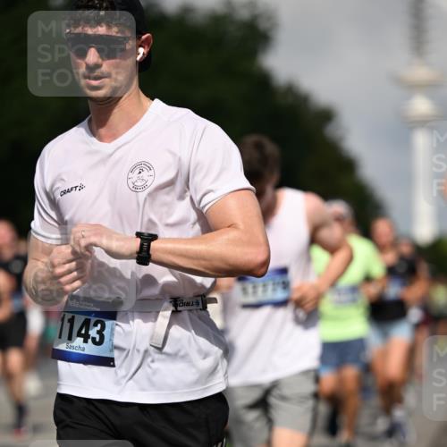 29.06.2025 - hella hamburg halbmarathon Dr. Thomas Lammeyer http://msf.ph/oto/8510647 29.06.2025 09:59:51 Kennedybrücke 1061, 1120, 1143, 1216, 1257, 1267, 1452, 1507, 1592, 1976, 2250, 2260, 2504, 2818, 2884, 2953, 3060, 3399, 3543, 3945, 4127, 4346, 4557, 4938, 5116, 5607, 5708, 6115, 6134, 6168, 6481, 6994, 7100, 7224, 7583, 7943, 8273, 8390, 8668, 8821, 8989, 9074, 9551, 10408, 10596, 10603, 10811, 10895, 11009 meine-sportfotos.de