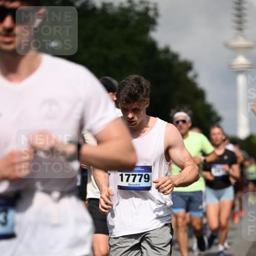 29.06.2025 - hella hamburg halbmarathon Dr. Thomas Lammeyer http://msf.ph/oto/8510649 29.06.2025 09:59:52 Kennedybrücke 1061, 1120, 1143, 1257, 1267, 1452, 1507, 1592, 1976, 2250, 2260, 2504, 2818, 2884, 2953, 3060, 3399, 3543, 3945, 4346, 4557, 4938, 5116, 5607, 5708, 6115, 6134, 6168, 6481, 6994, 7100, 7224, 7583, 7943, 8273, 8390, 8668, 8821, 8989, 9074, 10408, 10596, 10603, 10811, 10895, 11009 meine-sportfotos.de