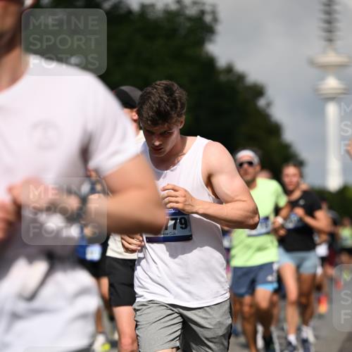 29.06.2025 - hella hamburg halbmarathon Dr. Thomas Lammeyer http://msf.ph/oto/8510651 29.06.2025 09:59:52 Kennedybrücke 1061, 1120, 1143, 1257, 1267, 1452, 1507, 1592, 1976, 2250, 2260, 2504, 2818, 2884, 2953, 3060, 3399, 3543, 3945, 4346, 4557, 4938, 5116, 5607, 5708, 6115, 6134, 6168, 6481, 6994, 7100, 7224, 7583, 7943, 8273, 8390, 8668, 8821, 8989, 9074, 10408, 10596, 10603, 10811, 10895, 11009 meine-sportfotos.de