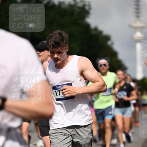 29.06.2025 - hella hamburg halbmarathon Dr. Thomas Lammeyer http://msf.ph/oto/8510653 29.06.2025 09:59:52 Kennedybrücke 1061, 1120, 1143, 1257, 1267, 1452, 1507, 1592, 1976, 2250, 2260, 2504, 2818, 2884, 2953, 3060, 3399, 3543, 3945, 4346, 4557, 4938, 5116, 5607, 5708, 6115, 6134, 6168, 6481, 6994, 7100, 7224, 7583, 7943, 8273, 8390, 8668, 8821, 8989, 9074, 10408, 10596, 10603, 10811, 10895, 11009 meine-sportfotos.de