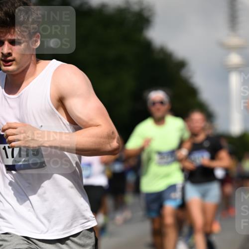 29.06.2025 - hella hamburg halbmarathon Dr. Thomas Lammeyer http://msf.ph/oto/8510663 29.06.2025 09:59:53 Kennedybrücke 1061, 1120, 1143, 1257, 1267, 1452, 1502, 1507, 1592, 1976, 2250, 2260, 2504, 2818, 2884, 2953, 3060, 3399, 3543, 3945, 4346, 4557, 5116, 5607, 5708, 6115, 6134, 6168, 6994, 7100, 7224, 7583, 7943, 8273, 8390, 8668, 8821, 8989, 9074, 10408, 10596, 10603, 10895, 11009 meine-sportfotos.de