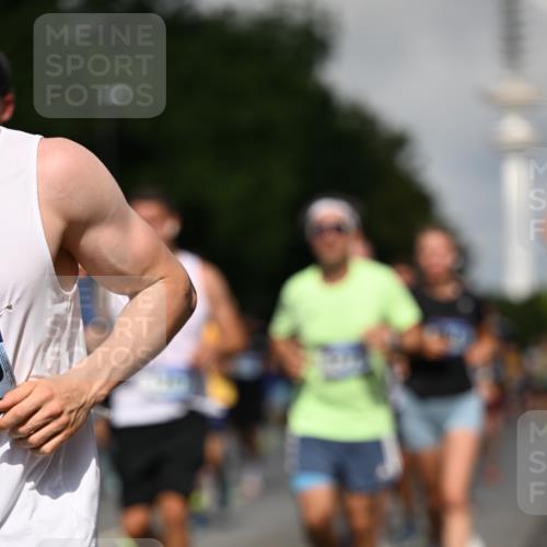 29.06.2025 - hella hamburg halbmarathon Dr. Thomas Lammeyer http://msf.ph/oto/8510668 29.06.2025 09:59:53 Kennedybrücke 1061, 1120, 1143, 1257, 1267, 1452, 1502, 1507, 1592, 1976, 2250, 2260, 2504, 2818, 2884, 2953, 3060, 3399, 3543, 3945, 4346, 4557, 5116, 5607, 5708, 6115, 6134, 6168, 6994, 7100, 7224, 7583, 7943, 8273, 8390, 8668, 8821, 8989, 9074, 10408, 10596, 10603, 10895, 11009 meine-sportfotos.de