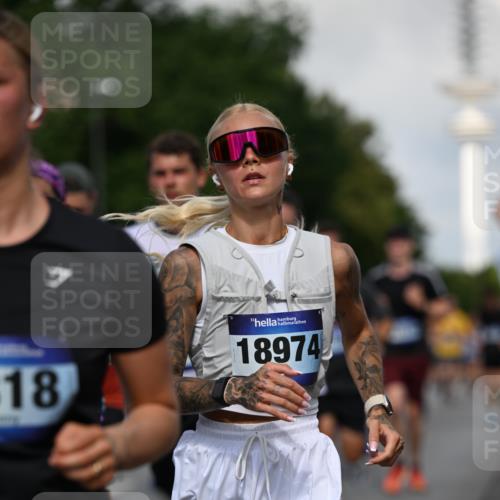 29.06.2025 - hella hamburg halbmarathon Dr. Thomas Lammeyer http://msf.ph/oto/8510706 29.06.2025 09:59:56 Kennedybrücke 1061, 1120, 1143, 1257, 1267, 1452, 1499, 1502, 1507, 1592, 1976, 2250, 2260, 2504, 2818, 2884, 2953, 3060, 3399, 3543, 4346, 4557, 5116, 5600, 5607, 5708, 6115, 6134, 6168, 6994, 7100, 7178, 7583, 7943, 8273, 8390, 8668, 8821, 8989, 9074, 9793, 10408, 10596, 10603, 10891, 10895, 11009 meine-sportfotos.de