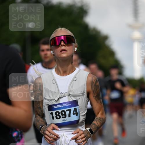29.06.2025 - hella hamburg halbmarathon Dr. Thomas Lammeyer http://msf.ph/oto/8510708 29.06.2025 09:59:56 Kennedybrücke 1061, 1120, 1143, 1257, 1267, 1452, 1499, 1502, 1507, 1592, 1976, 2250, 2260, 2504, 2818, 2884, 2953, 3060, 3399, 3543, 4346, 4557, 5116, 5600, 5607, 5708, 6115, 6134, 6168, 6994, 7100, 7178, 7583, 7943, 8273, 8390, 8668, 8821, 8989, 9074, 9793, 10408, 10596, 10603, 10891, 10895, 11009 meine-sportfotos.de